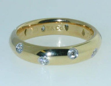 Tiffany & Co 18K Yellow Gold & Platinum Diamond Ring: Tiffany & Co 18K Yellow Gold & Platinum Diamond Ring. The total ring's weight is 6.2 grams. The weight of Diamond is approximately 0.4 cts . G color VVS2 clarity. The size of the ring is 6.25, width: 