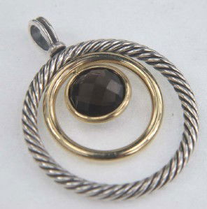 David Yurman 18K Gold / Silver, Smoky Topaz Pendan: David Yurman 18K Yellow Gold / Silver, Smoky Topaz Pendant. The total weight of pendant is 6.6 grams. The measurements of smoky topaz: 7 mm in diameter. The size of the pendant is 39 x 30 mm, Thicknes