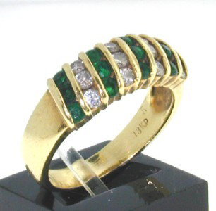 Tiffany & Co 18K Yellow Gold Diamond & Emerald Rin: Tiffany & Co 18K Yellow Gold Diamond & Emerald Ring. The total ring's weight is 5.9 grams. The total weight of diamond 0.36 cts. approximately, H color VS-2 clarity. Total weight of emerald : 0.36 cts