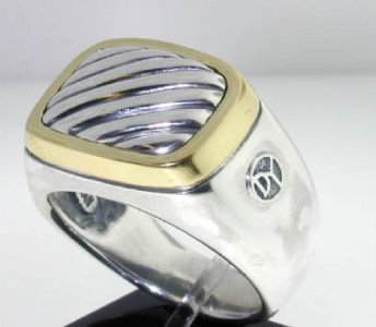 David Yurman Silver & 18K Yellow Gold Ring.: David Yurman Silver & 18K Yellow Gold Ring. The total ring's weight is 17.4 grams. The measurement of ring's face: 20 x 15 mm The size of the ring is 10.5