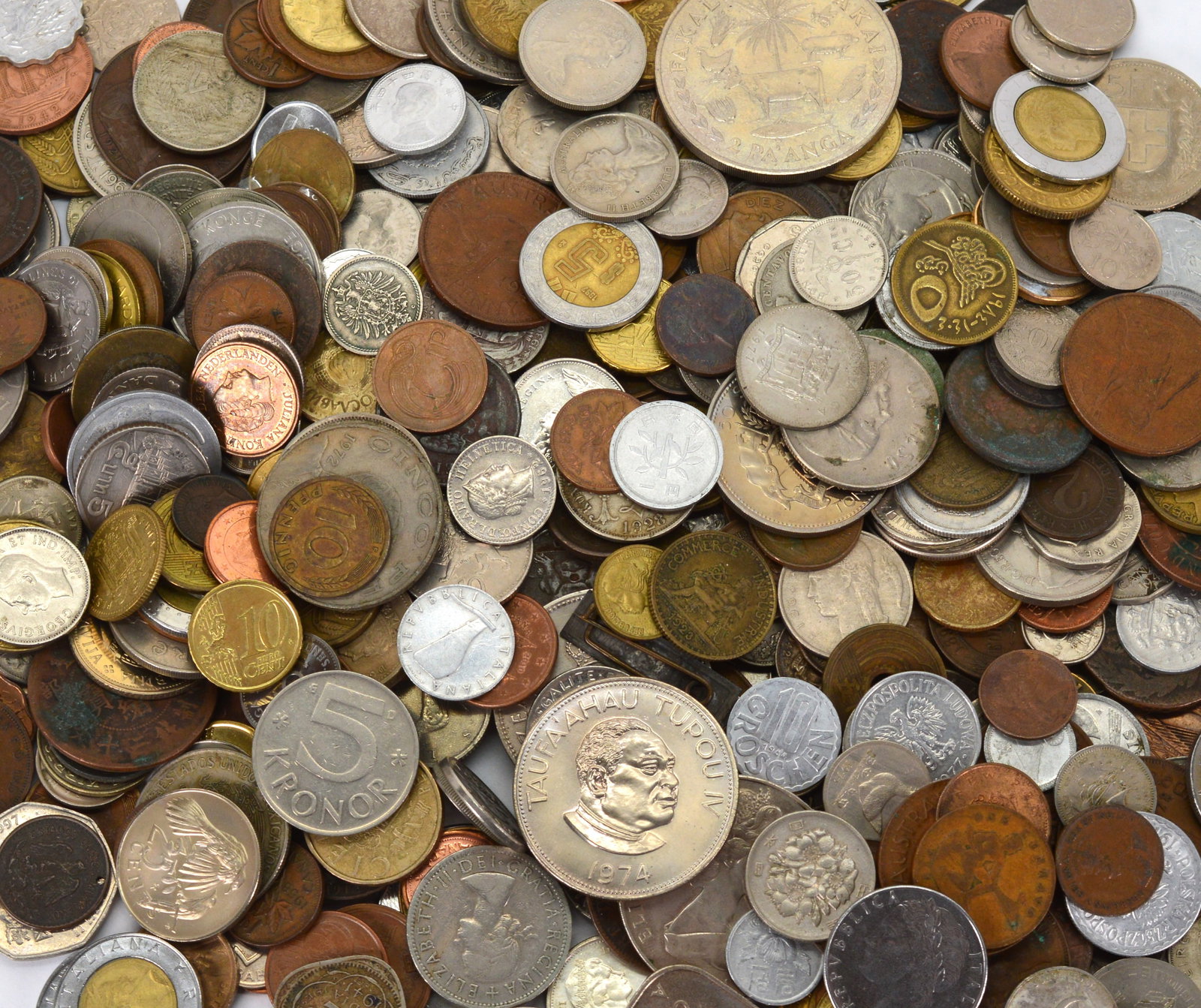 Dealer's Lot of Mixed World Foreign Coin 5 Pounds (1 of 4)