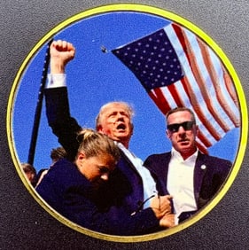 Donald Trump Commemorative Coin – Patriotic Edition with American Flag and Security Detail – In