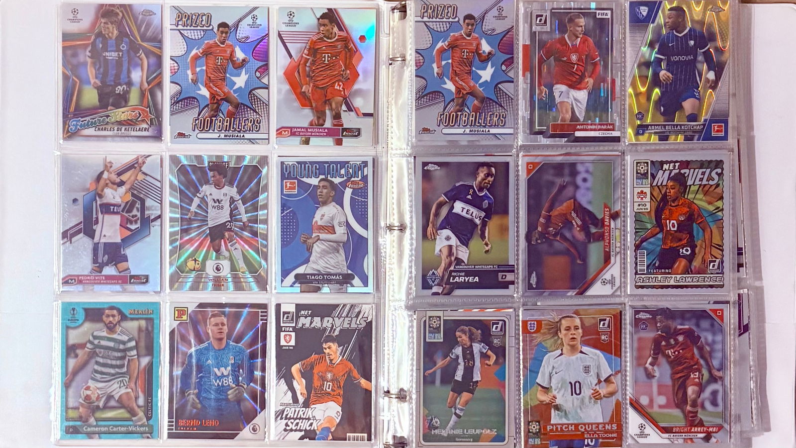 Binder with Complete Soccer Card Collection – Stars, Rookies & Inserts (Chrome, Donruss, Merlin) (1 of 6)
