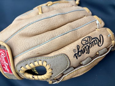 Rawlings Baseball Glove – Leather Fielding Mitt