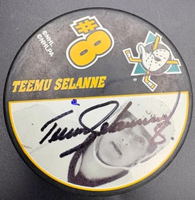 Official NHL hockey puck autographed by Teemu Selanne