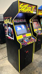 STREET FIGHTER II UPRIGHT ARCADE GAME CAPCOM #2: CONDITION AS SHOWN IN PICTURES. Notes: