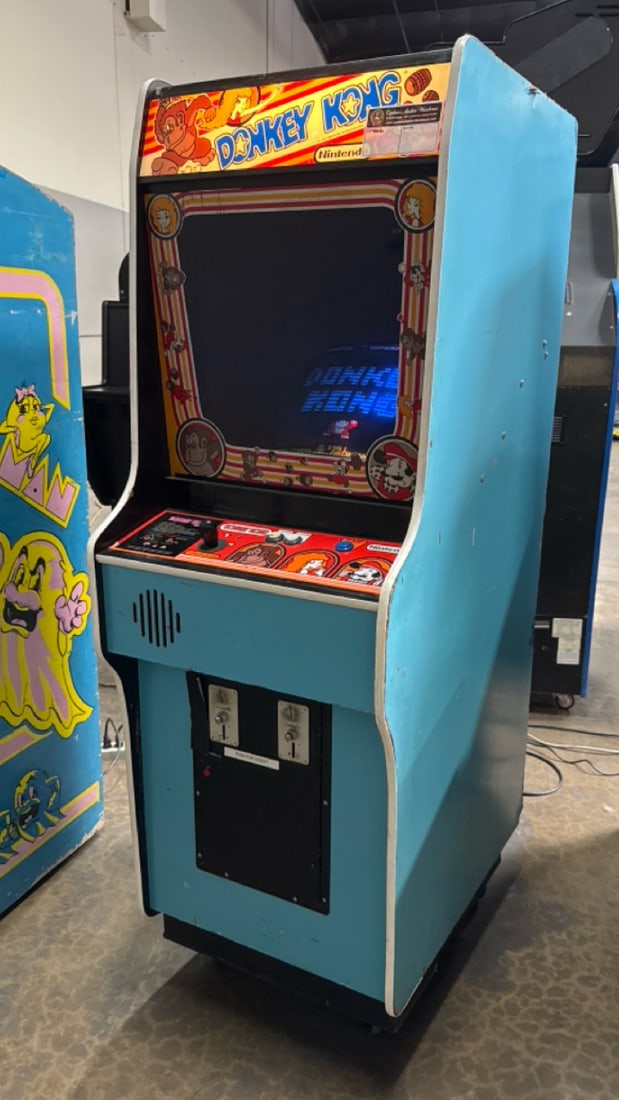 DONKEY KONG CLASSIC UPRIGHT ARCADE GAME NINTENDO CAB CRT MONITOR (1 of 6)
