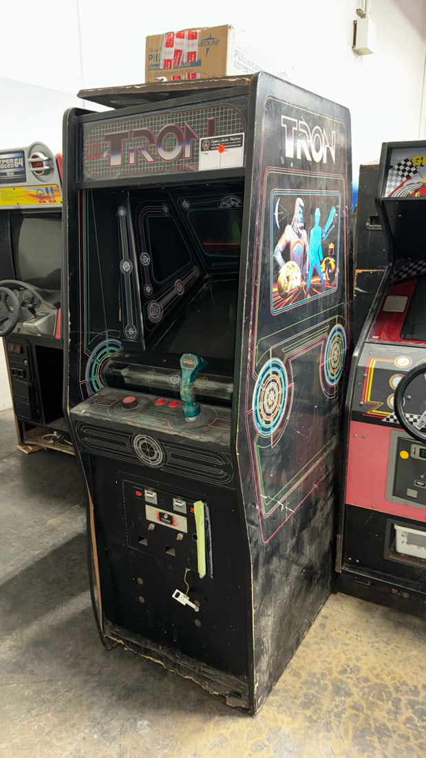 TRON CLASSIC UPRIGHT ARCADE GAME BALLY MIDWAY PROJECT CAB #2 (1 of 3)