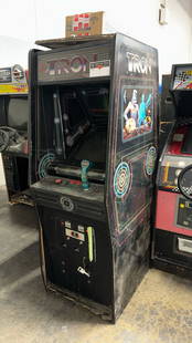 TRON CLASSIC UPRIGHT ARCADE GAME BALLY MIDWAY PROJECT CAB #2: CONDITION AS SHOWN IN PICTURES. Notes: PROJECT