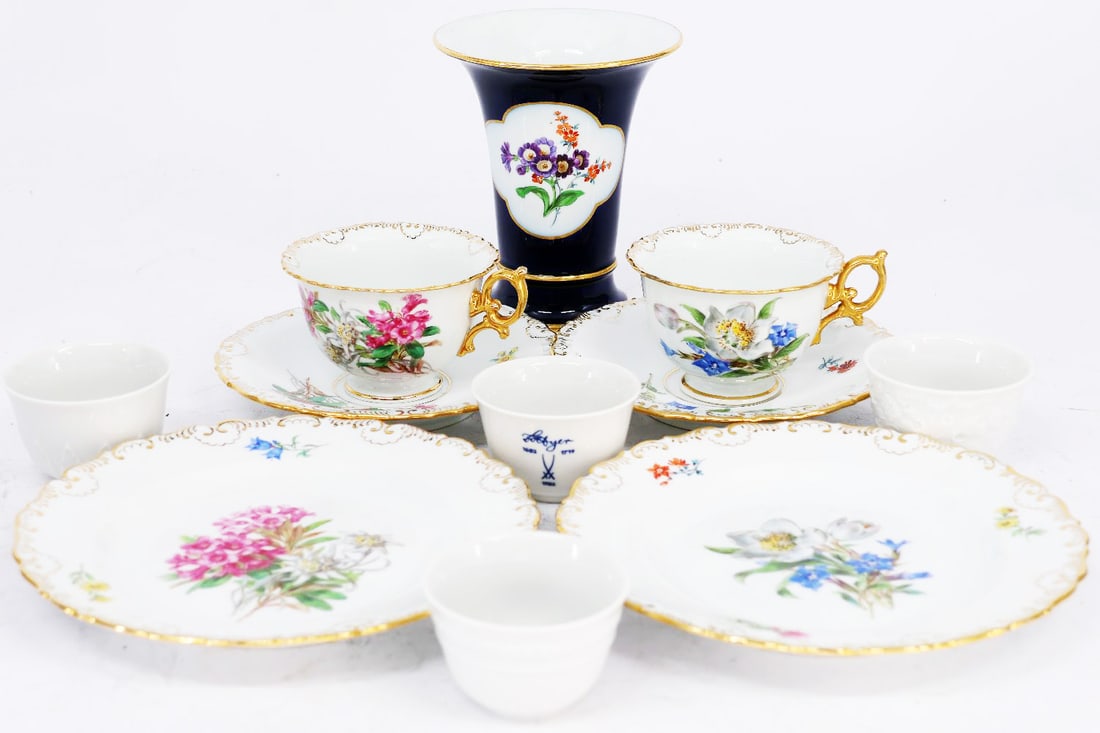 Meissen, vase and 2 cups, saucers, plates (1 of 5)