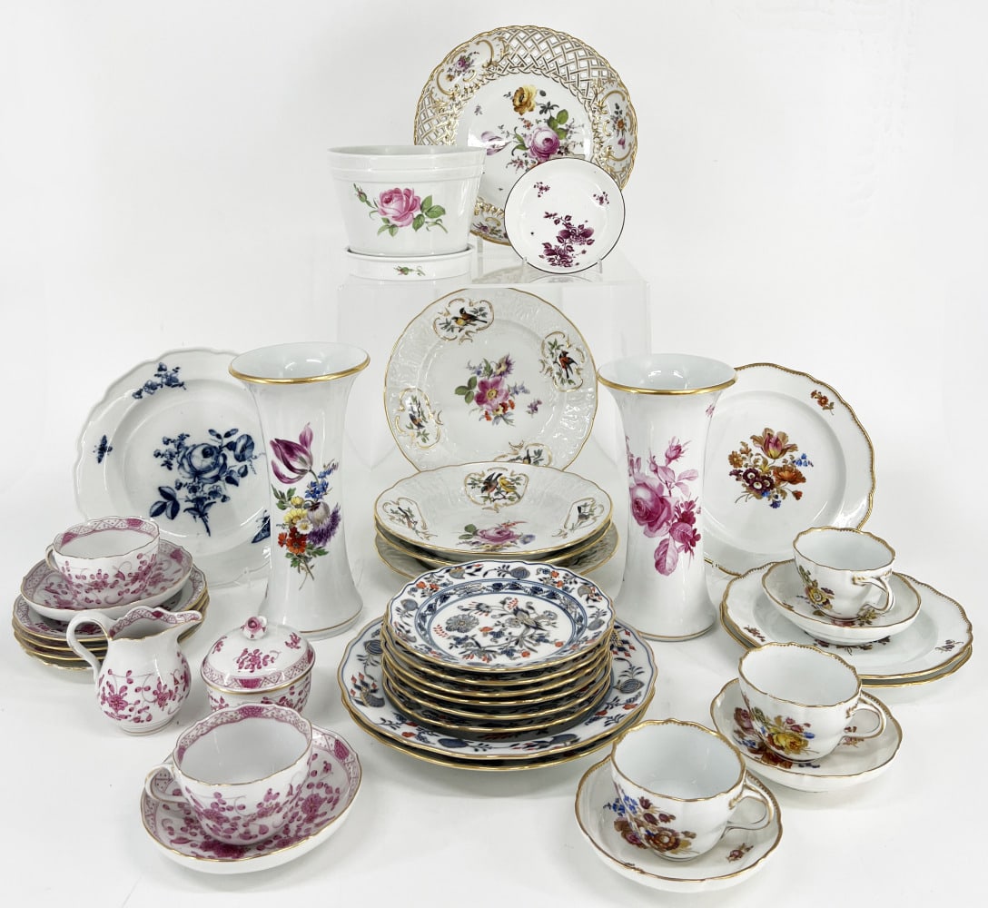 A large Meissen mixed lot: Large Meissen collection: Vase, Colorful Flower, 1st choice, h 24.5 cm; Vase Purple Rose, pommel mark Meissen, 1st choice, h 23.5 cm, gold min. rubbed; 2 flat and 2 deep plates, Colorful Flower and Bi