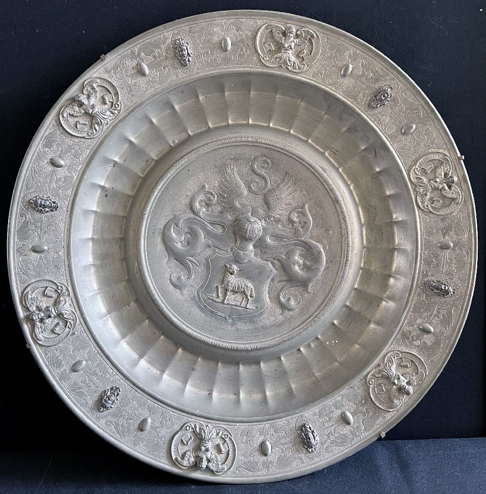 Coat of arms plate, 18th/19th century (1 of 6)