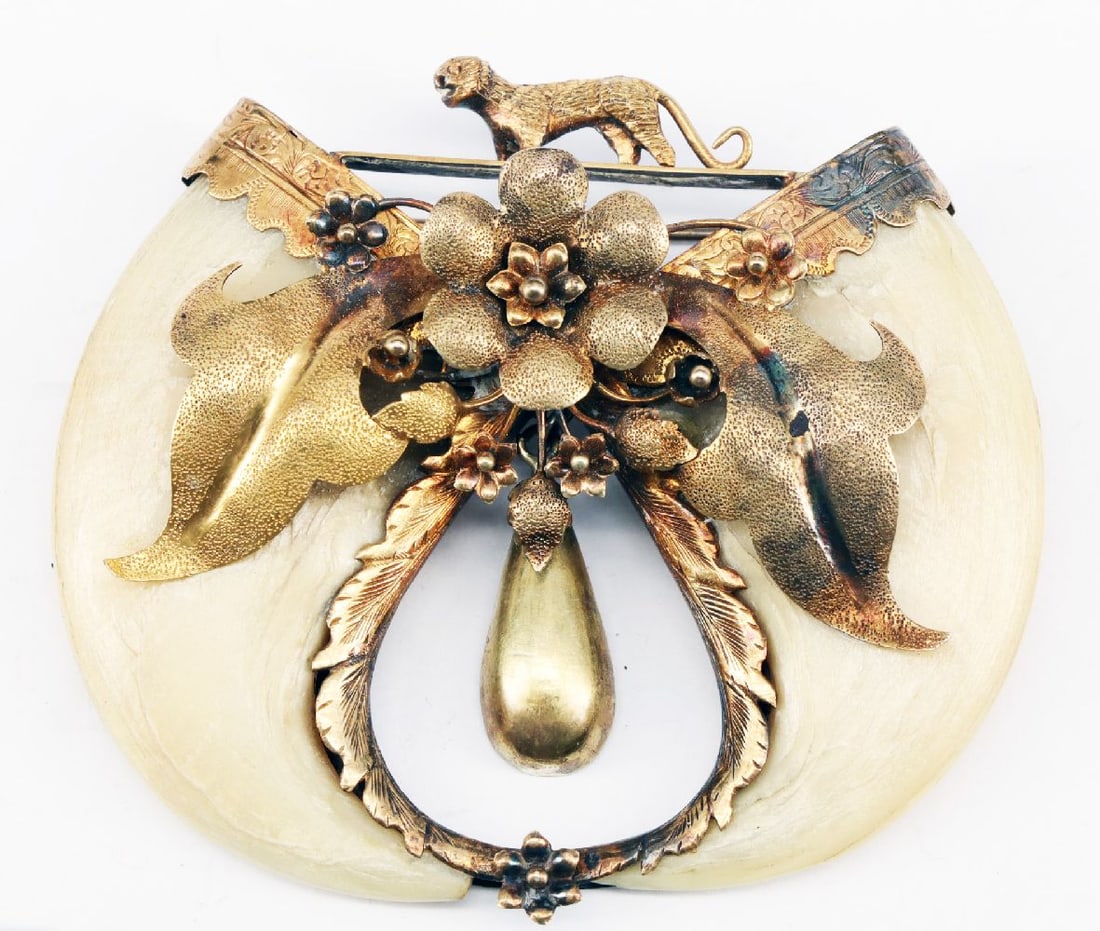 Brooch or pin, 14 kt (tested), two claws of a big cat (1 of 5)