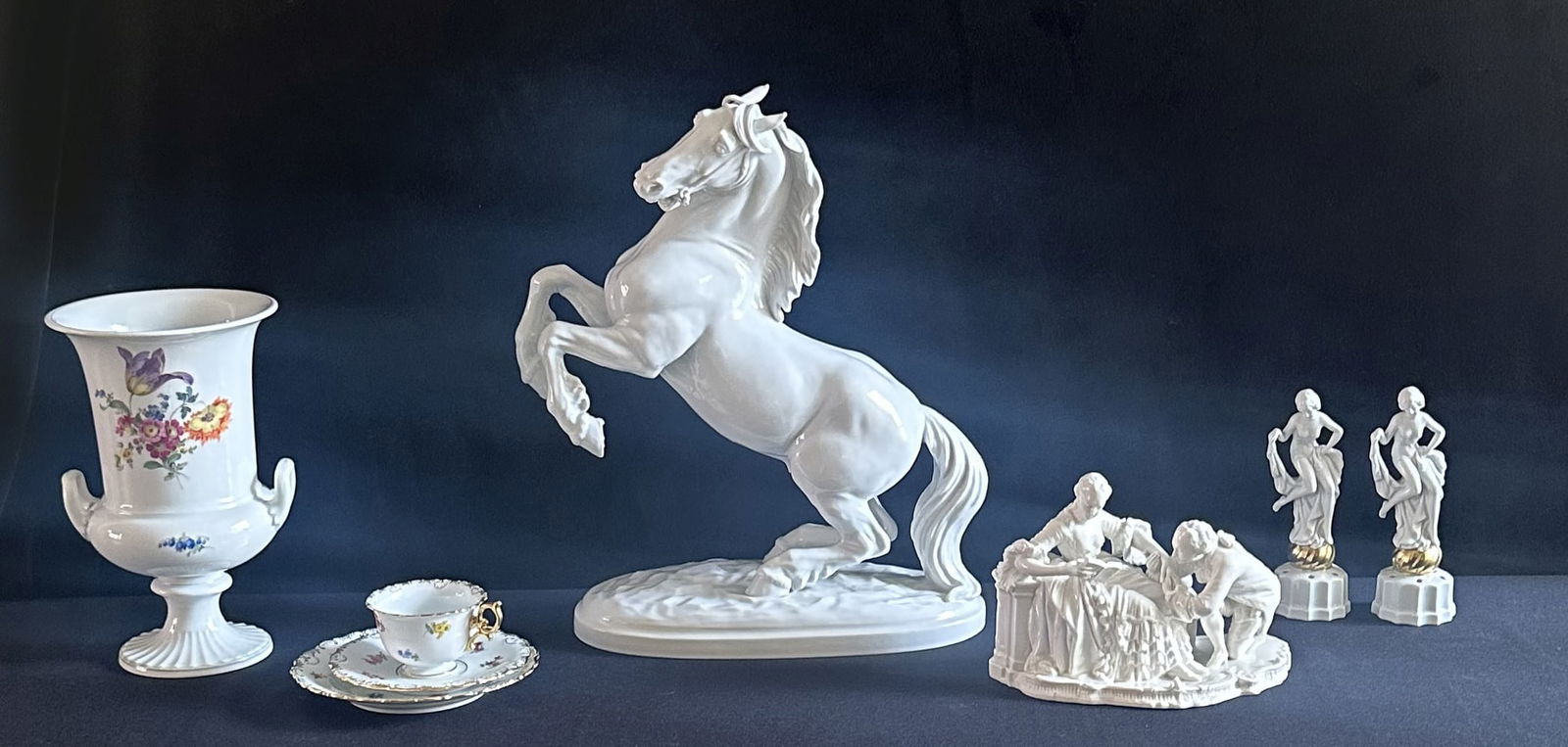 Porcelain, various marks, collection liquidation: Porcelain, various marks, collection liquidation: 1 x Meissen, amphora vase, 1st choice, good condition. Choice, good condition, sword mark, h 28.5 cm; 1 x Meissen place setting cup - state min best,
