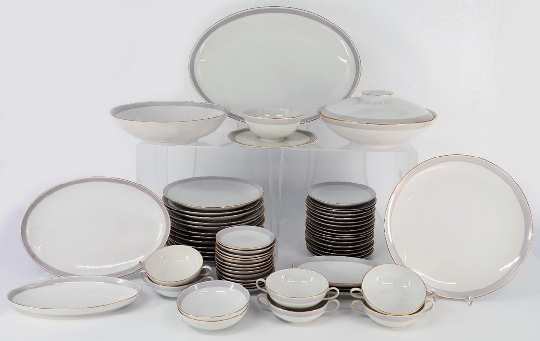 KPM Berlin, Trude Petri, dinner service Urbino: KPM Berlin, Trude Petri (1906 Hamburg - Vancouver 1968), Urbino dinner service, white with light gray band and gold rim, consisting of approx. 60 pieces. 12 dinner plates (4 of which show signs of wea