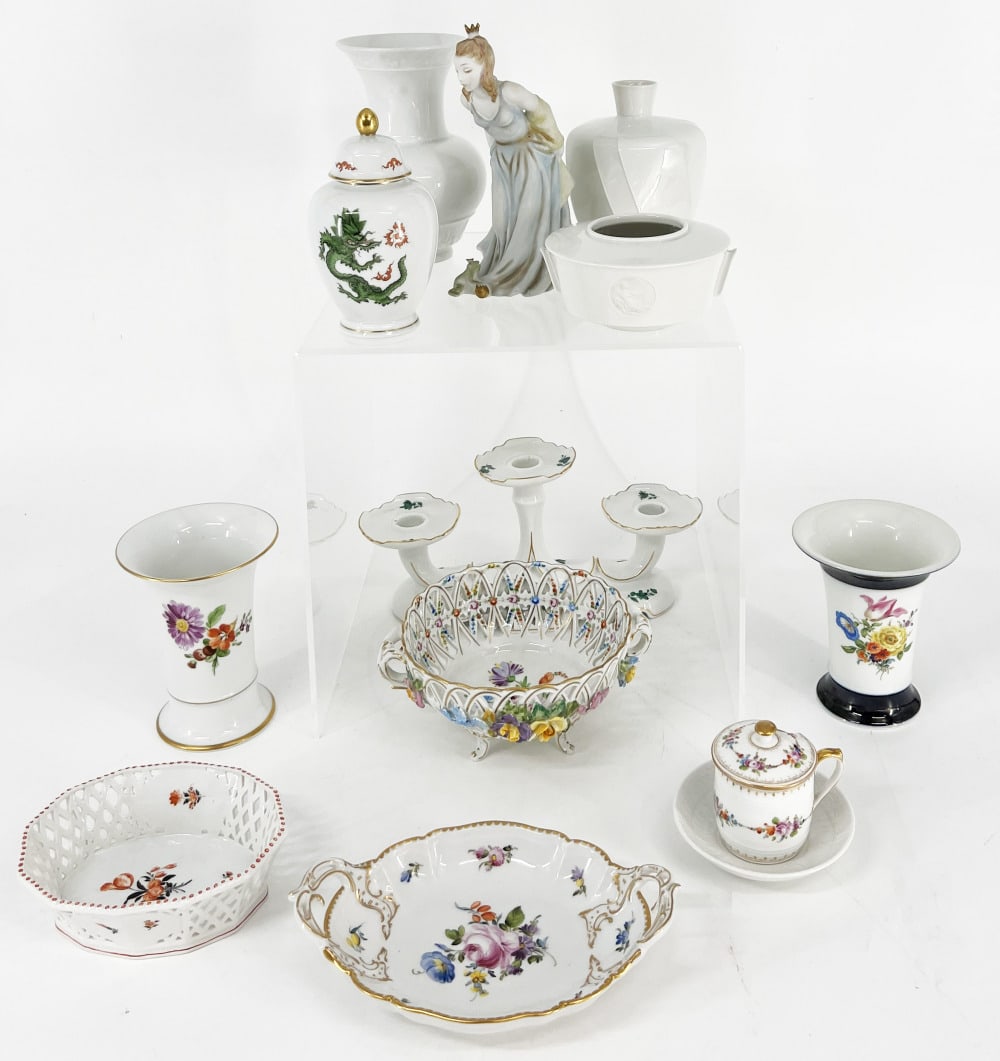 Porcelain collection: Porcelain collection: Vase, KPM, Blanc de Chine, Arcadia, Siemund Schütz; Frog Queen, Rosenthal, design by Lore Friedrich-Gronau, H 20 cm; Three-flame candlestick, Augarten, green flowers; Lidded