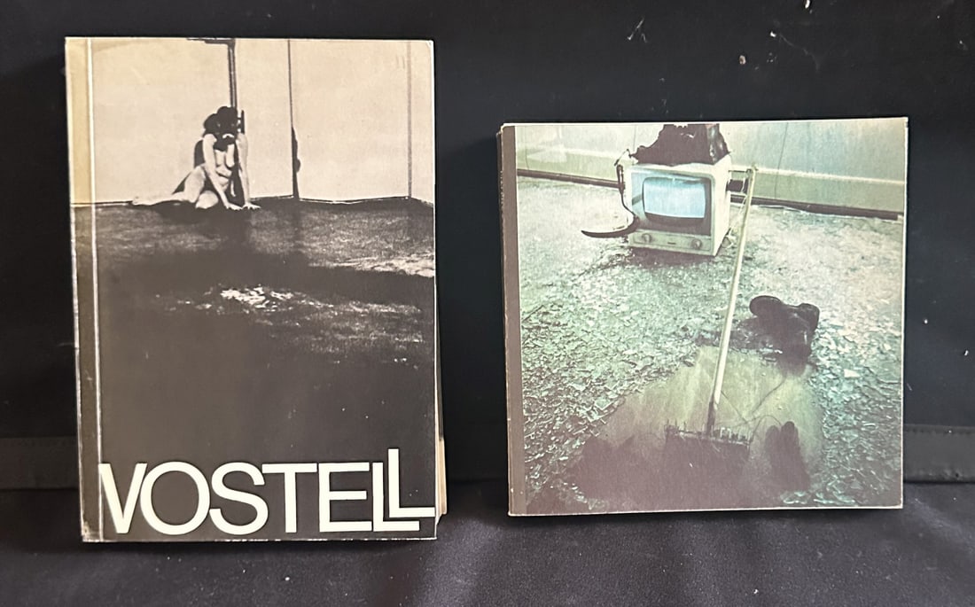 2 x Wolf Vostell: Wolf Vostell bundle: 1 x Wolf Vostell, Edition 17, Berlin 1969 with dedication by Wolf Vostell for Alfred Gudbrod; 1 x Wolf Vostell, Elektronischer dé-coll/age HAPPENING RAUM 1959 - 1968, Typos V