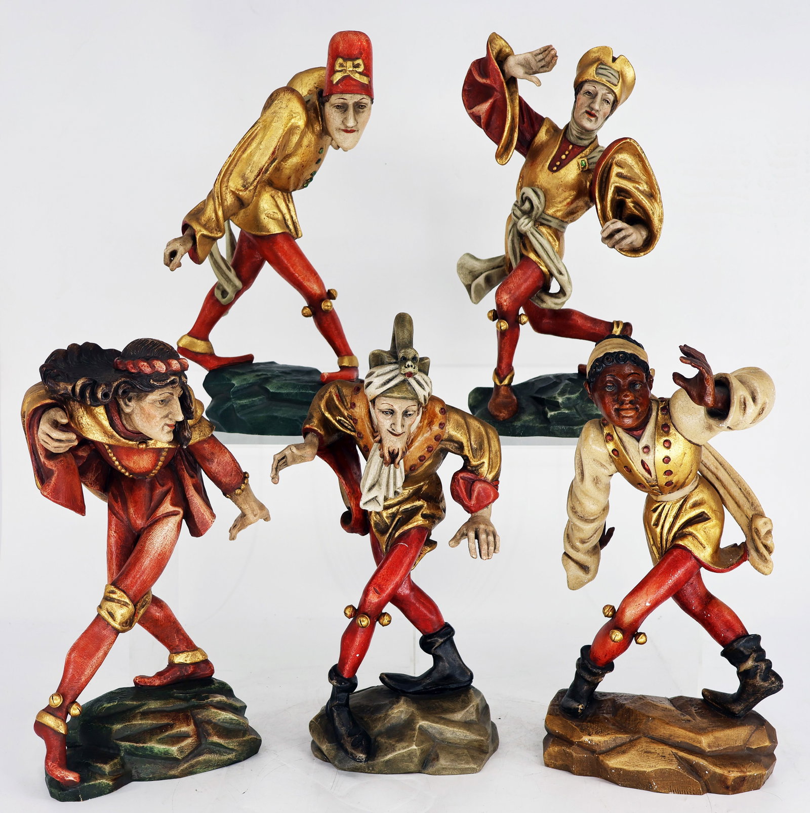 5 Moorish dancers, wood, painted, signs of age: 5 Moorish dancers, wood, painted, signs of age (e.g., one finger is missing), some paint loss, height between 40 and 45 cm 5 Moriskentänzer, Holz, farbig gefasst, Altersspuren, z.B. fehlt ein
