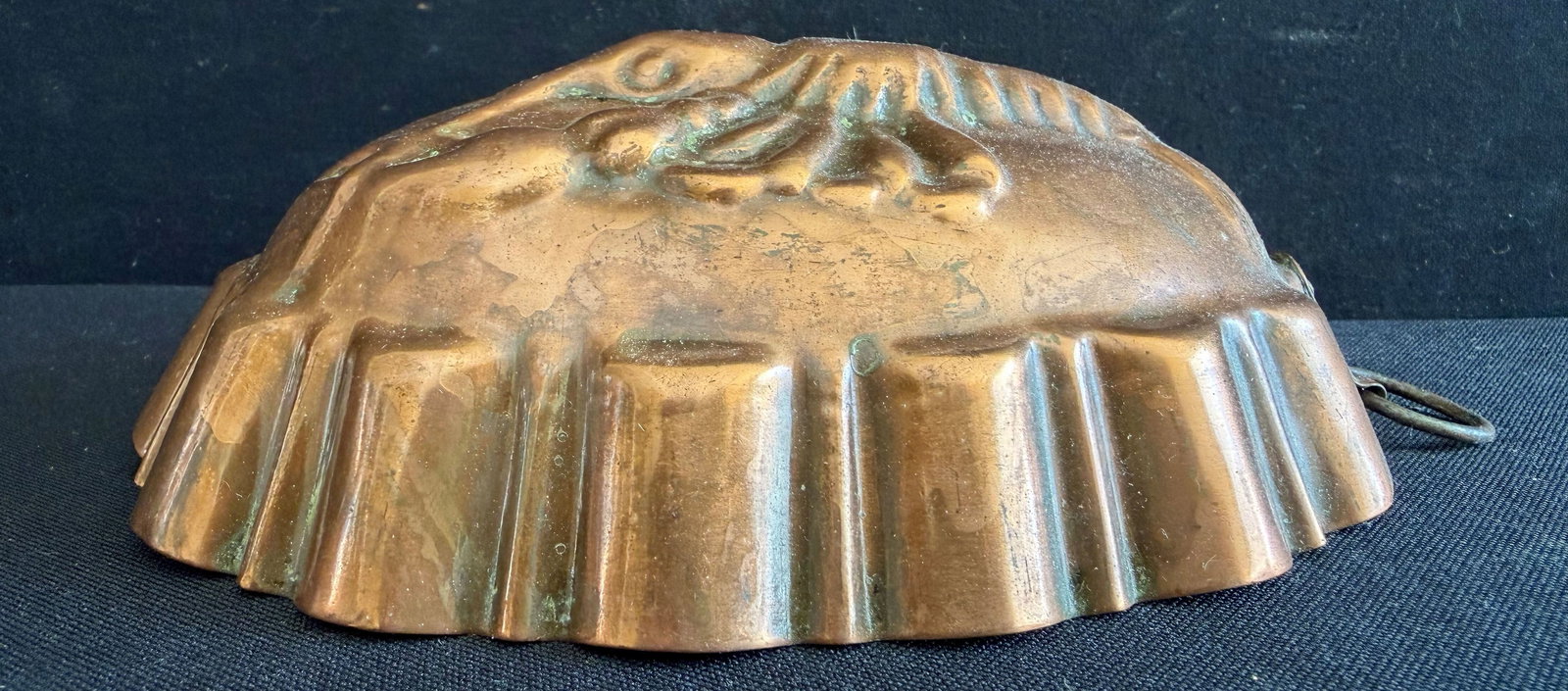 6 small baking tins shaped like fish and lobsters, - 10