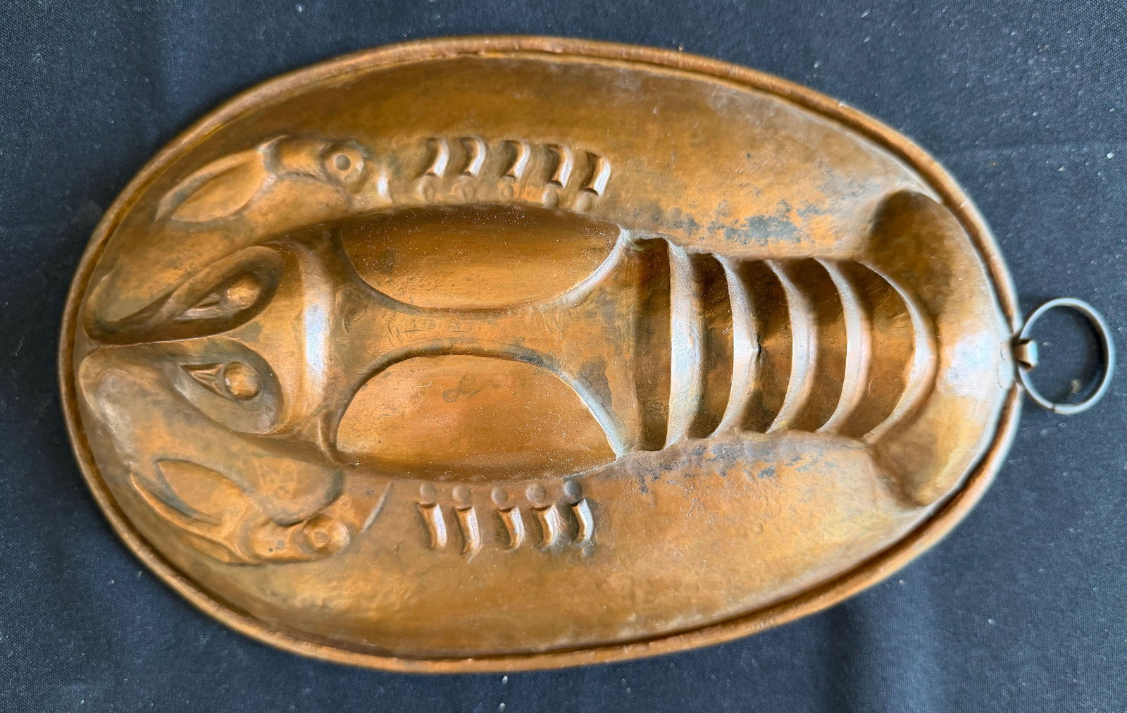 6 small baking tins shaped like fish and lobsters, - 11