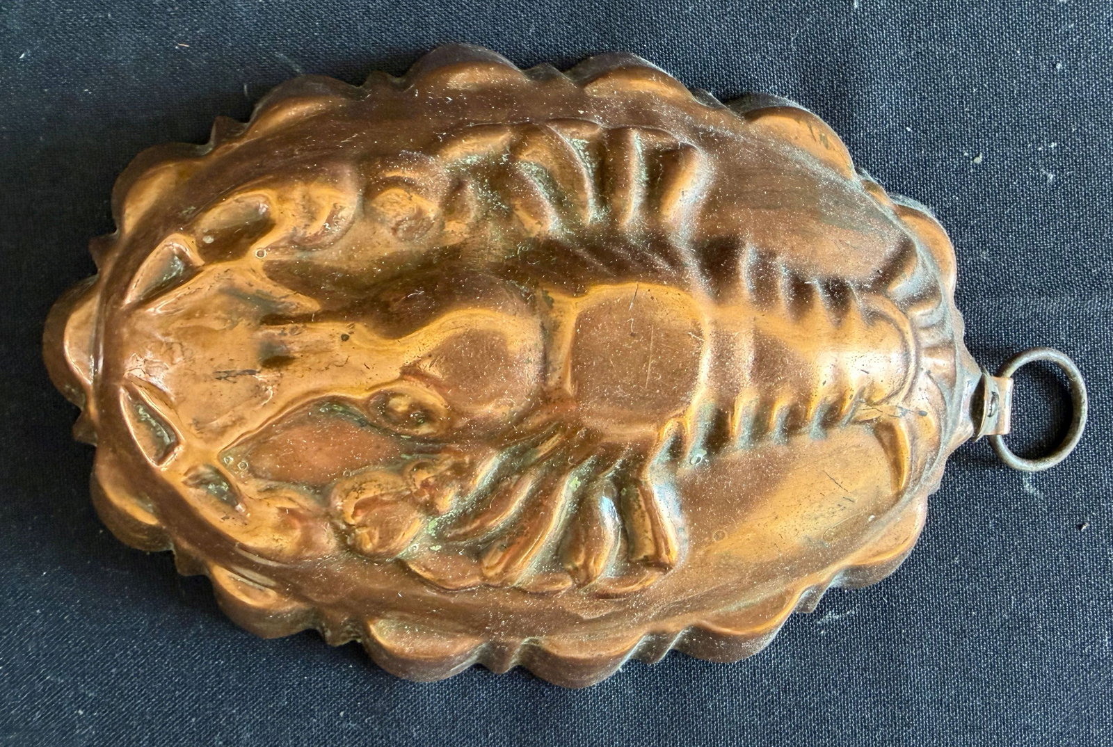 6 small baking tins shaped like fish and lobsters, - 2