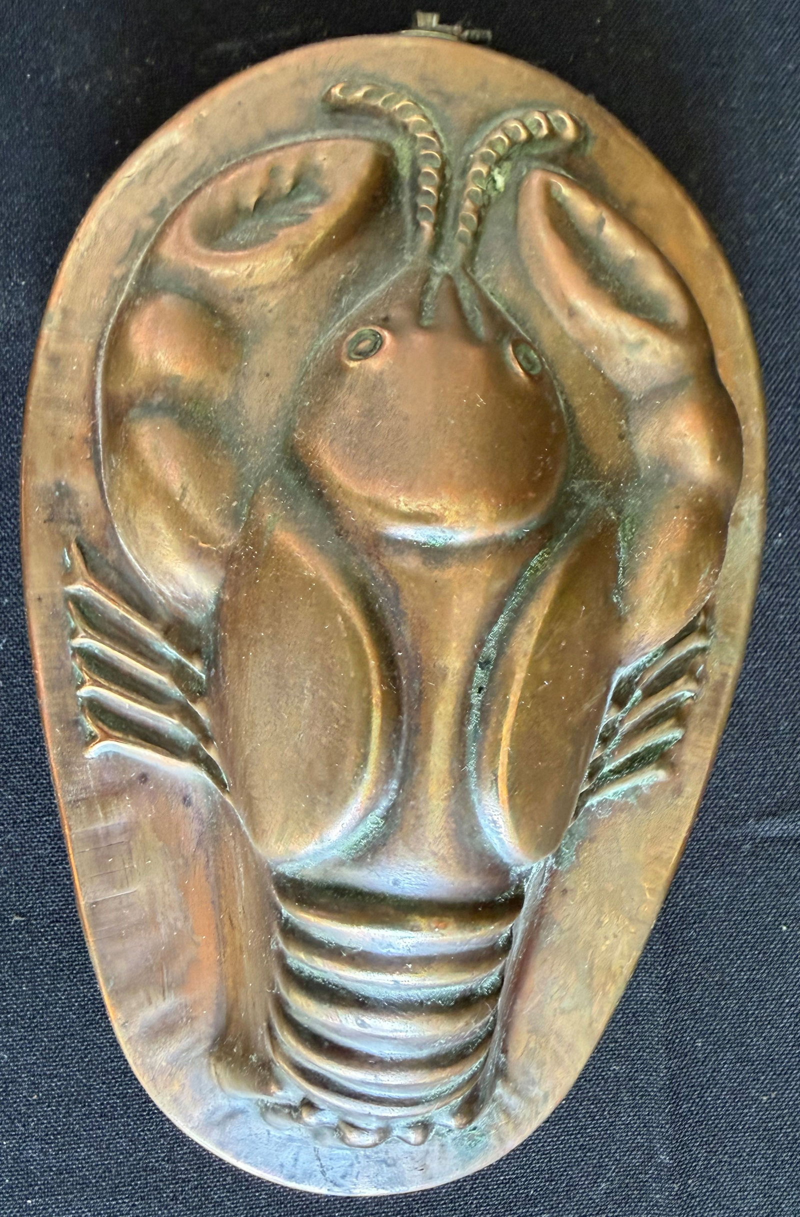 6 small baking tins shaped like fish and lobsters, - 4