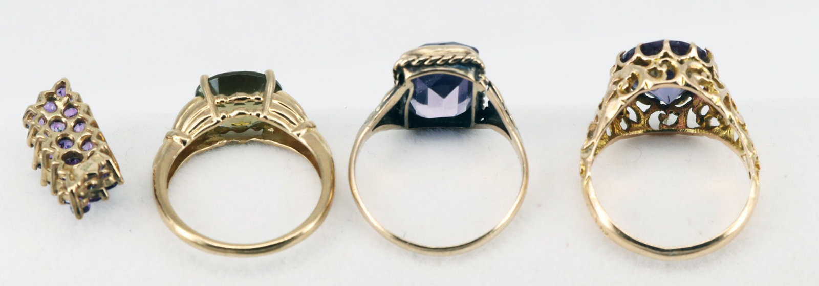 Jewellery items, gold, showing signs of wear: - 6