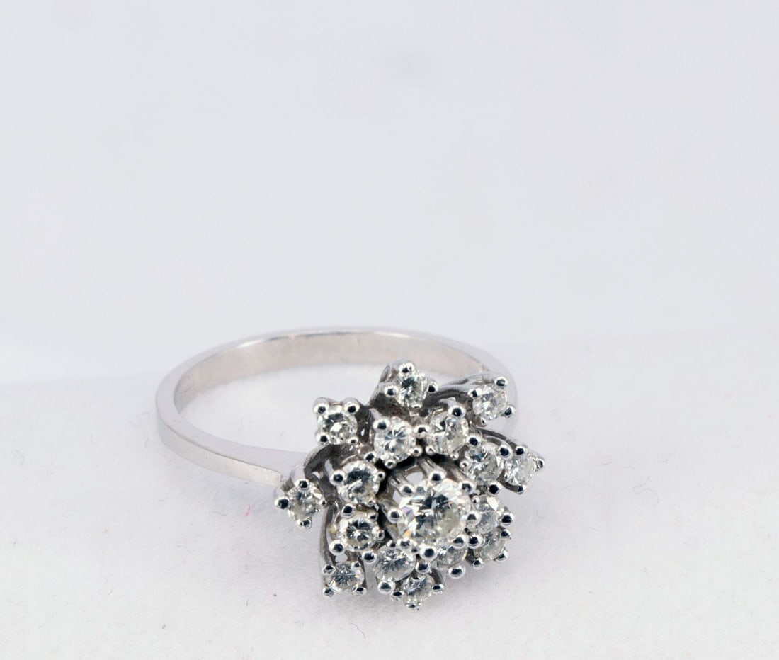 Ring, 14k white gold, 4.53 g. Set with 17 diamonds - 3