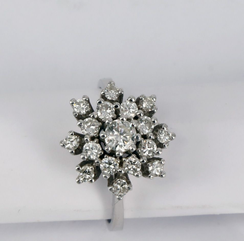 Ring, 14k white gold, 4.53 g. Set with 17 diamonds - 8