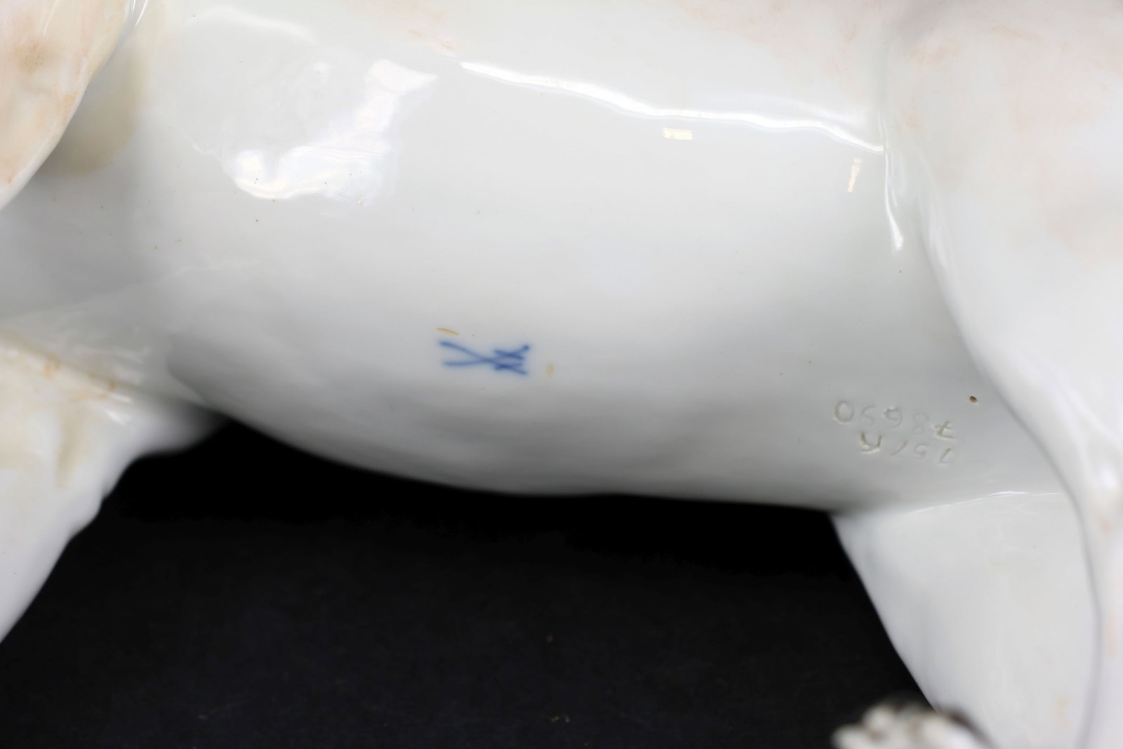 Meissen, large standing pug with finely crafted eyes - 4