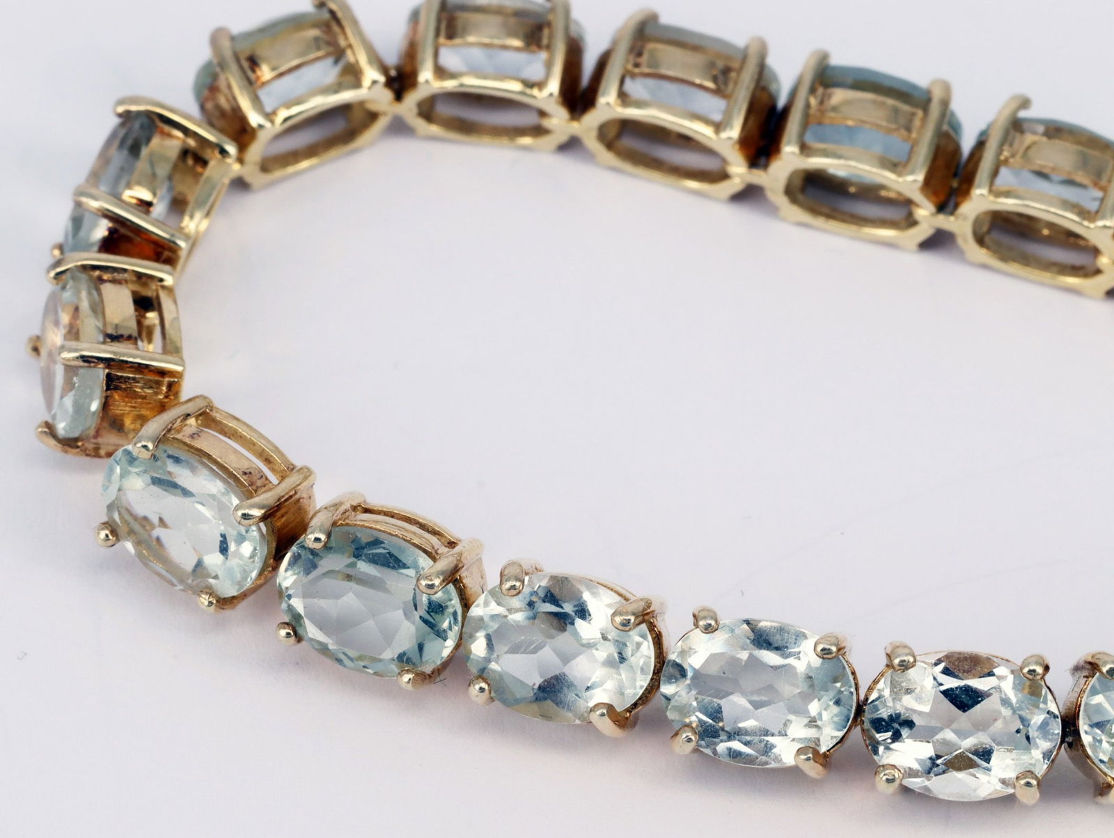 Set of jewellery, showing signs of wear: 2 rings etc - 10