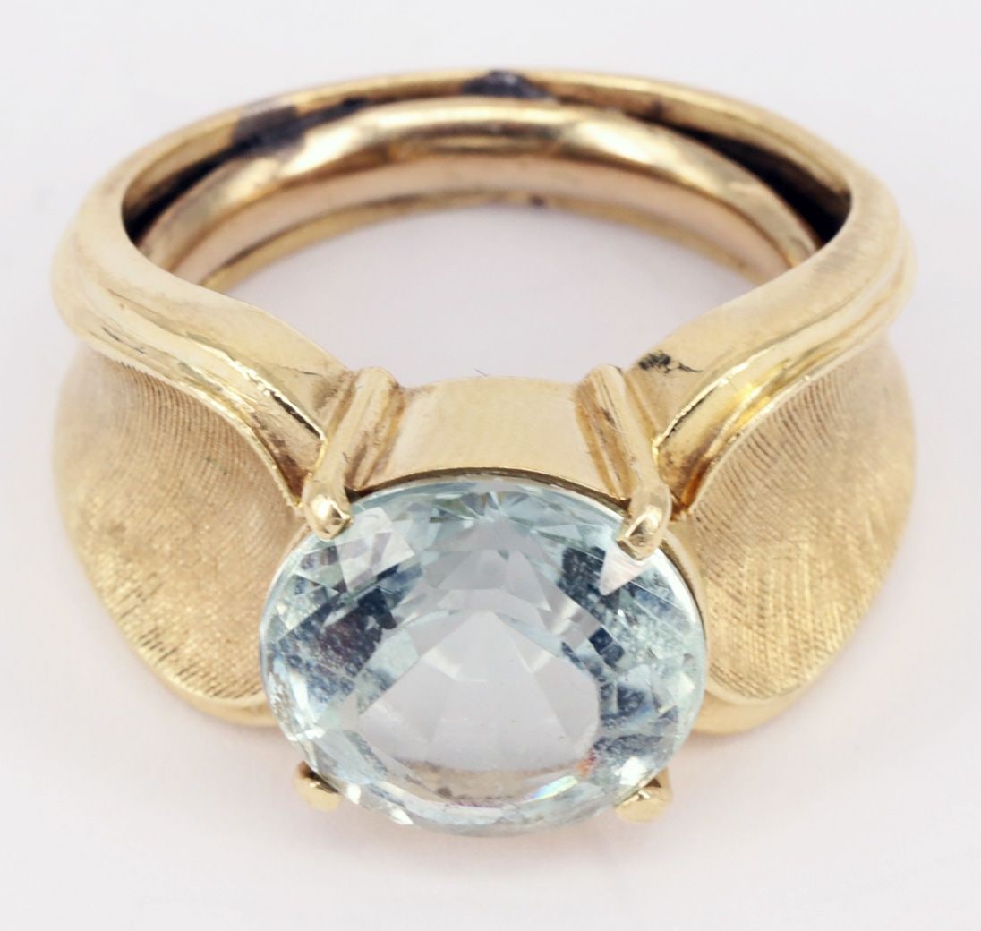 Set of jewellery, showing signs of wear: 2 rings etc - 5