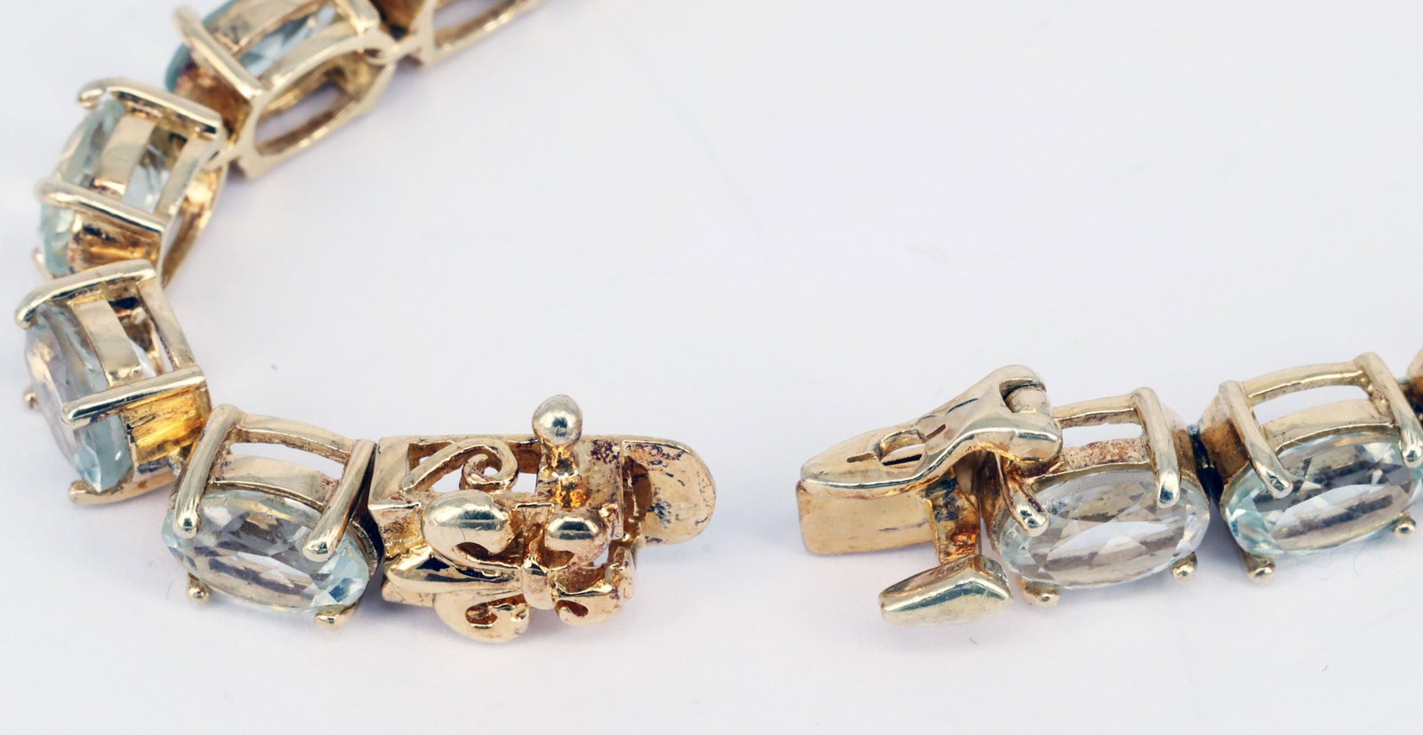 Set of jewellery, showing signs of wear: 2 rings etc - 6
