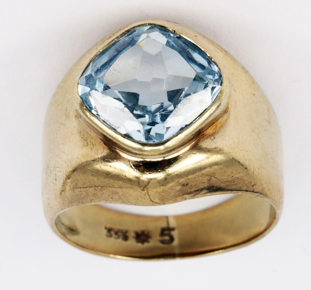 Set of jewellery, showing signs of wear: 2 rings etc - 8