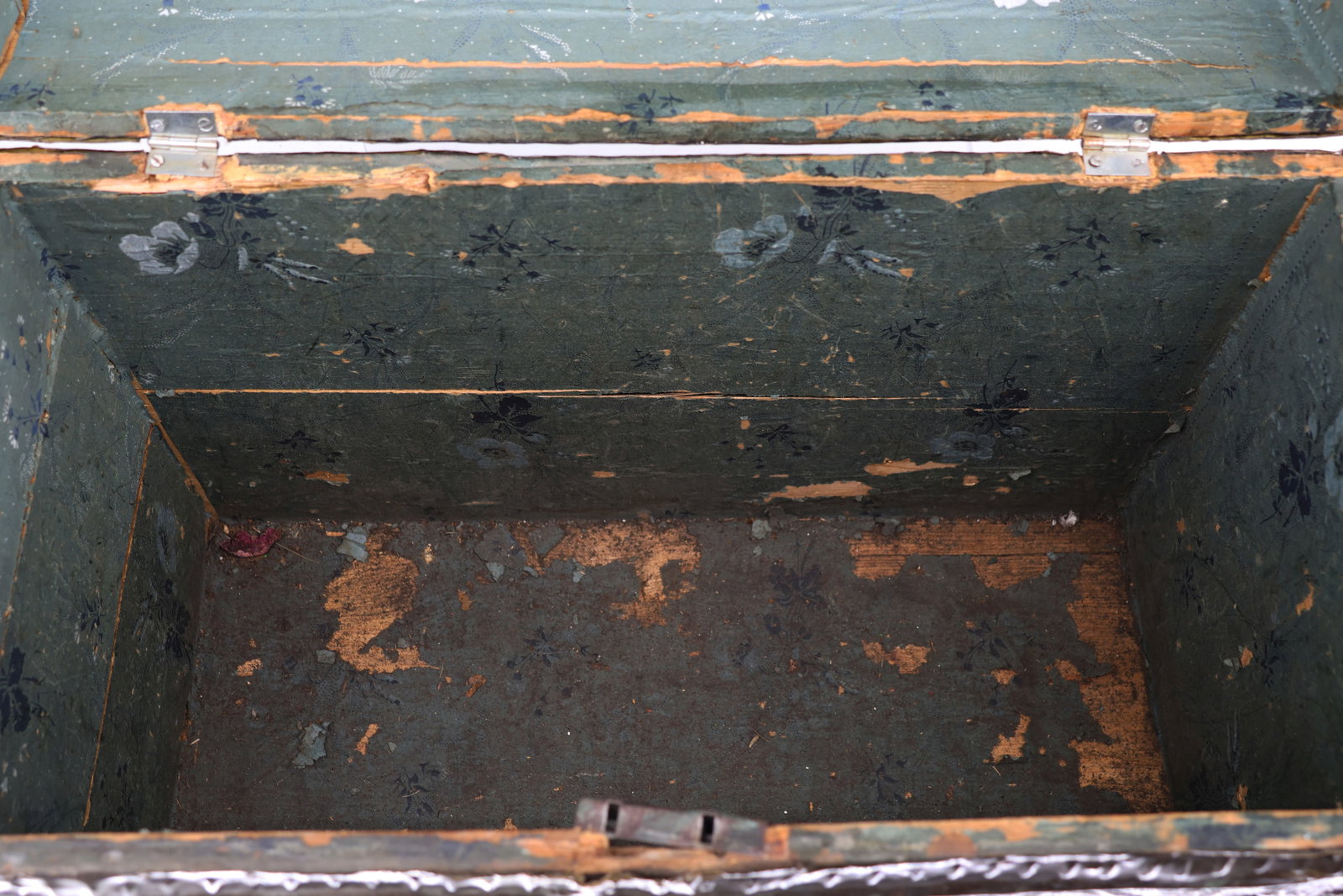 Renaissance chest, 17th century, wooden core - 7