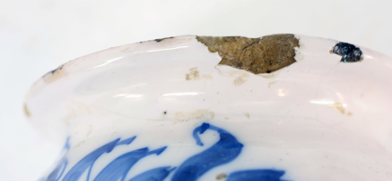 Two Italian earthenware vessels. - 7