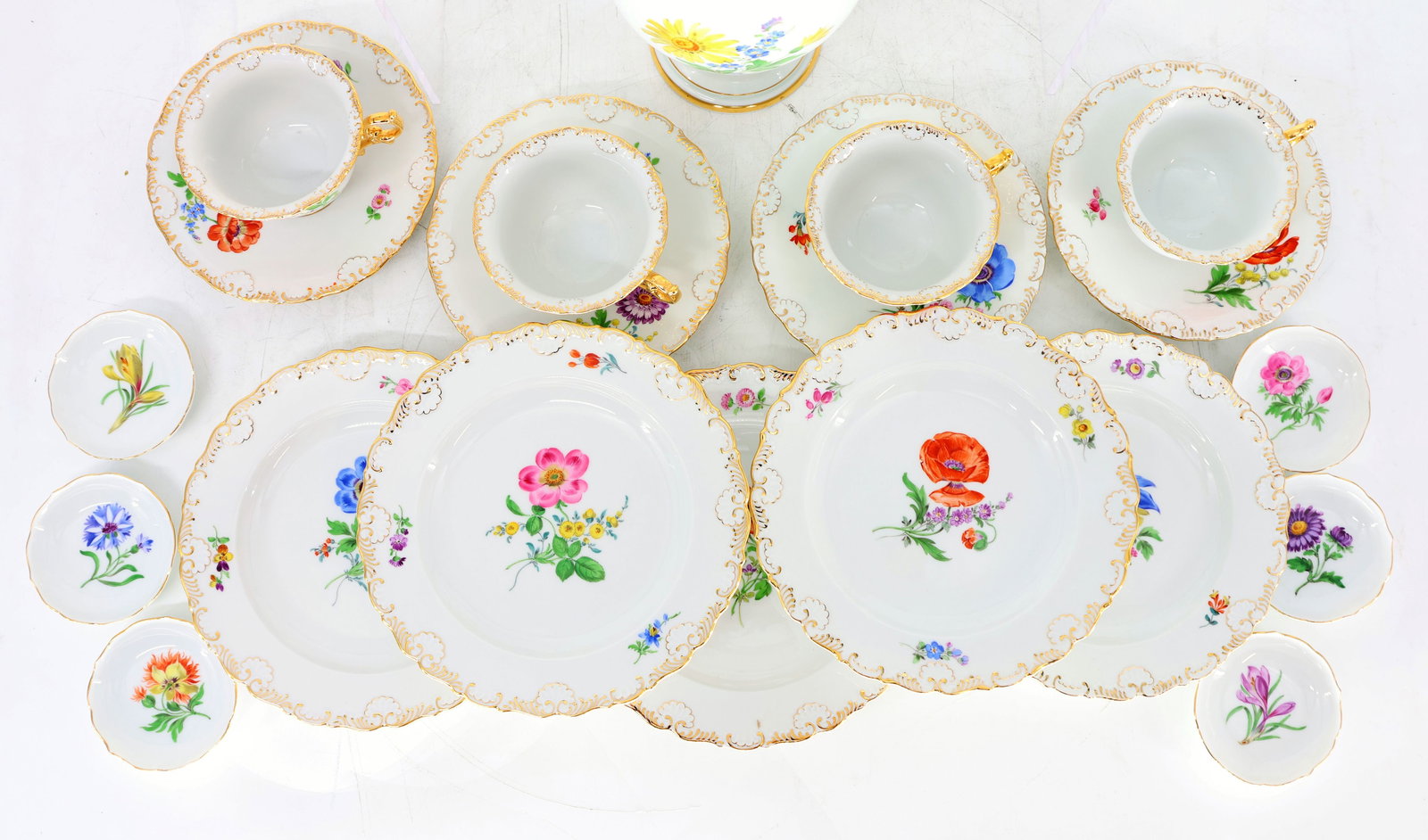 Meissen, “Bunte Blume Zwei” with a gold rim - 3