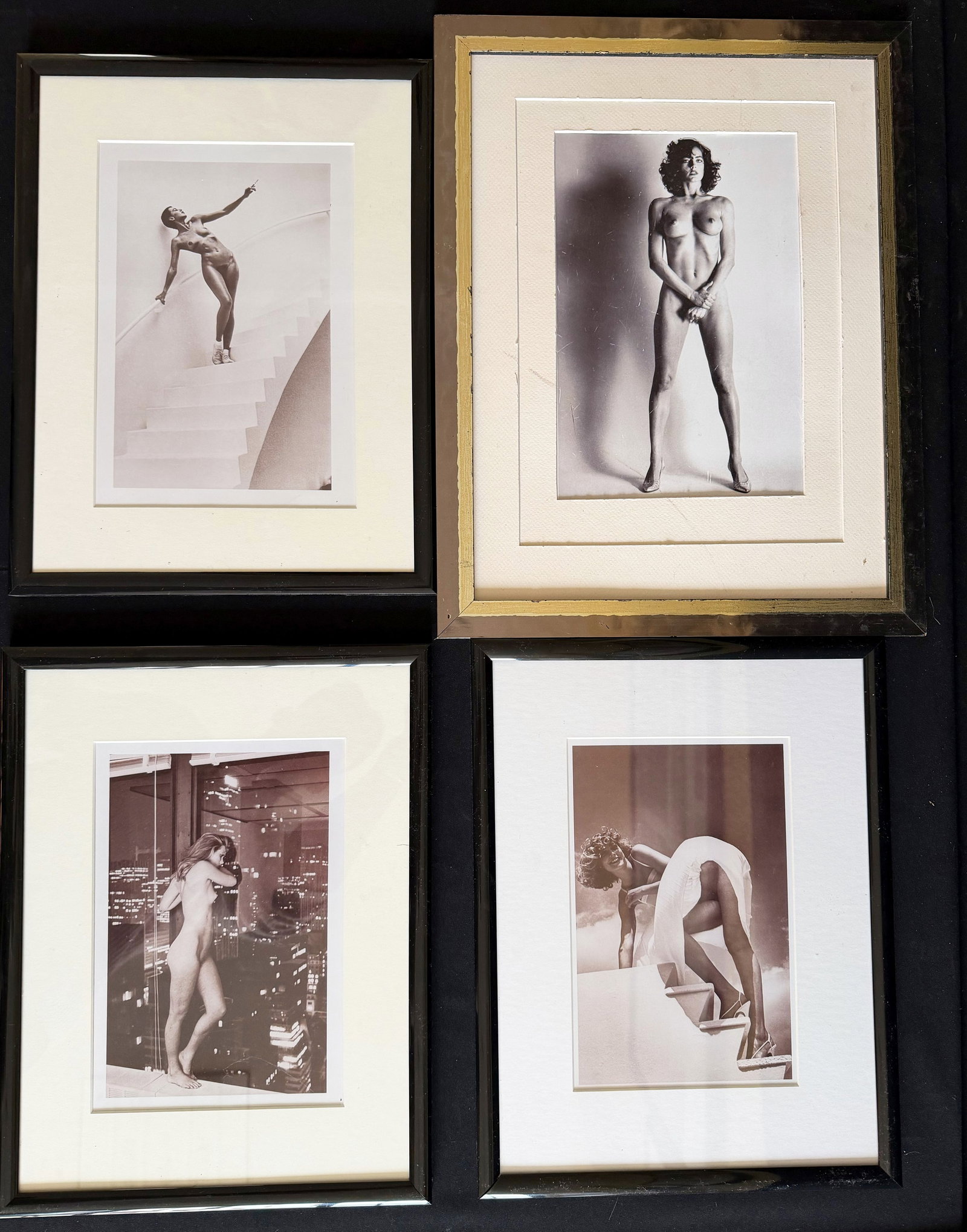 4 x Helmut Newton, nude photographs,: 4 x Helmut Newton, photographs of nude women, purchased from a gallery, inscribed on the back and 1 x dated 1979, image size approx. 30 x 20 cm 4 x Helmut Newton, Aktfotos, Galeriekauf,