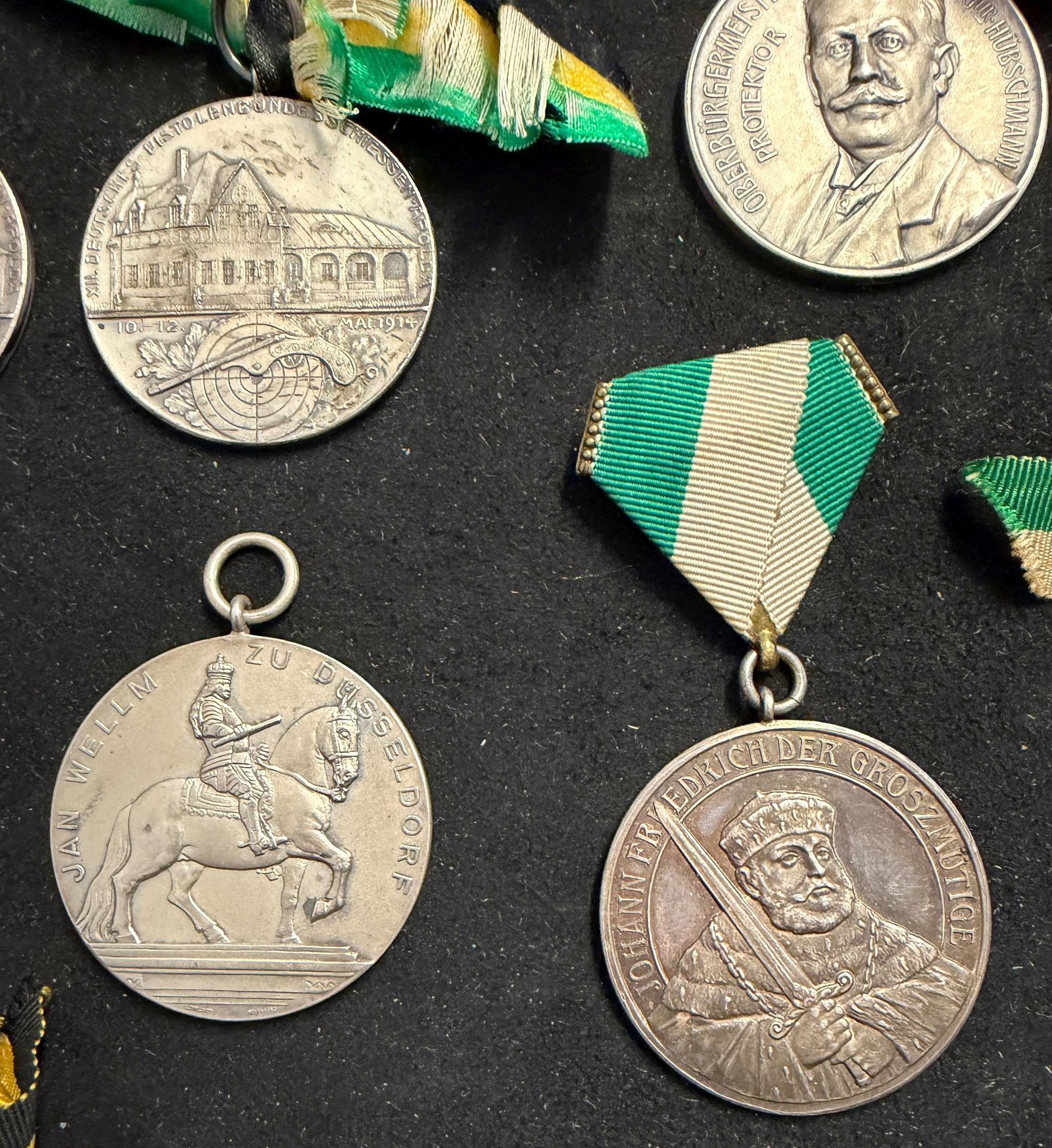 Collection of medals - 16