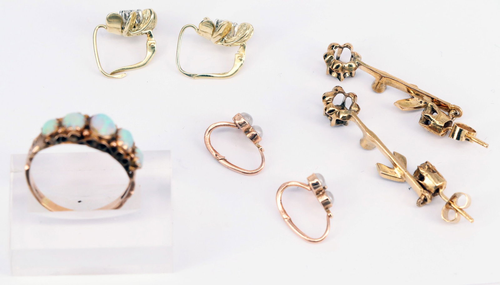 Opal ring, 3 pairs of earrings - 3