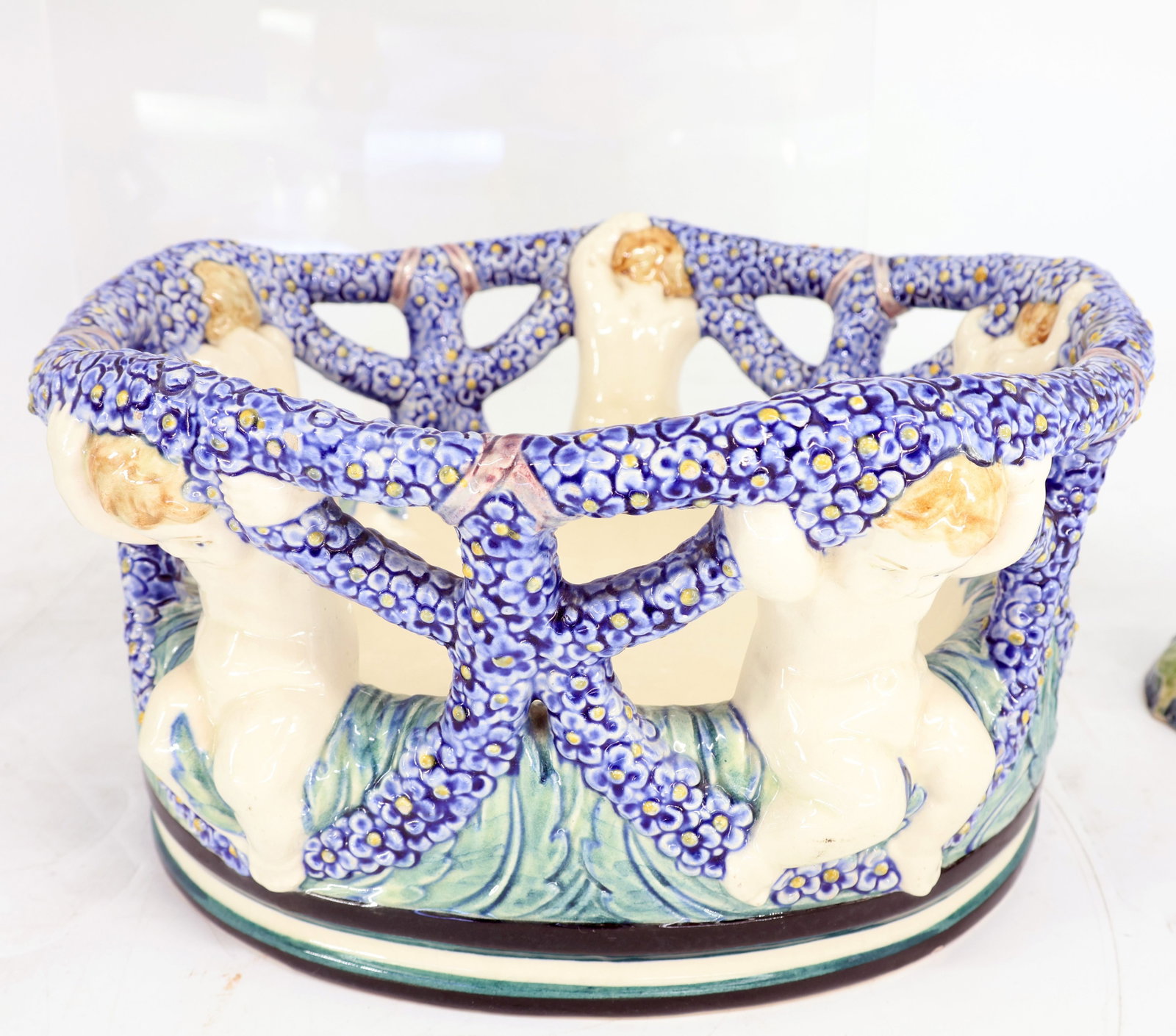 4 ceramic pieces, including Karlsruhe majolica; - 5
