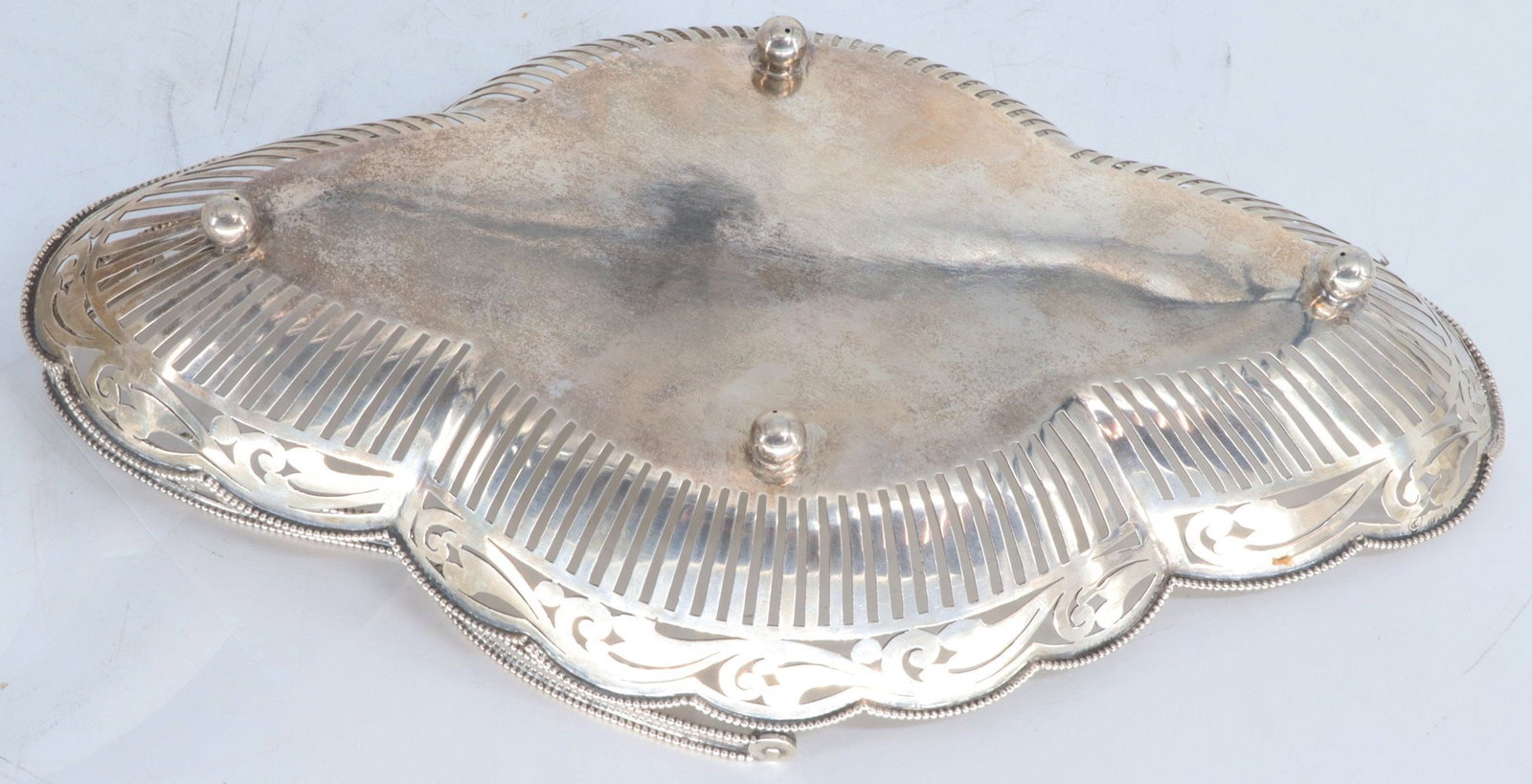 Handled bowl, 835 silver, 370g. With openwork sides - 2