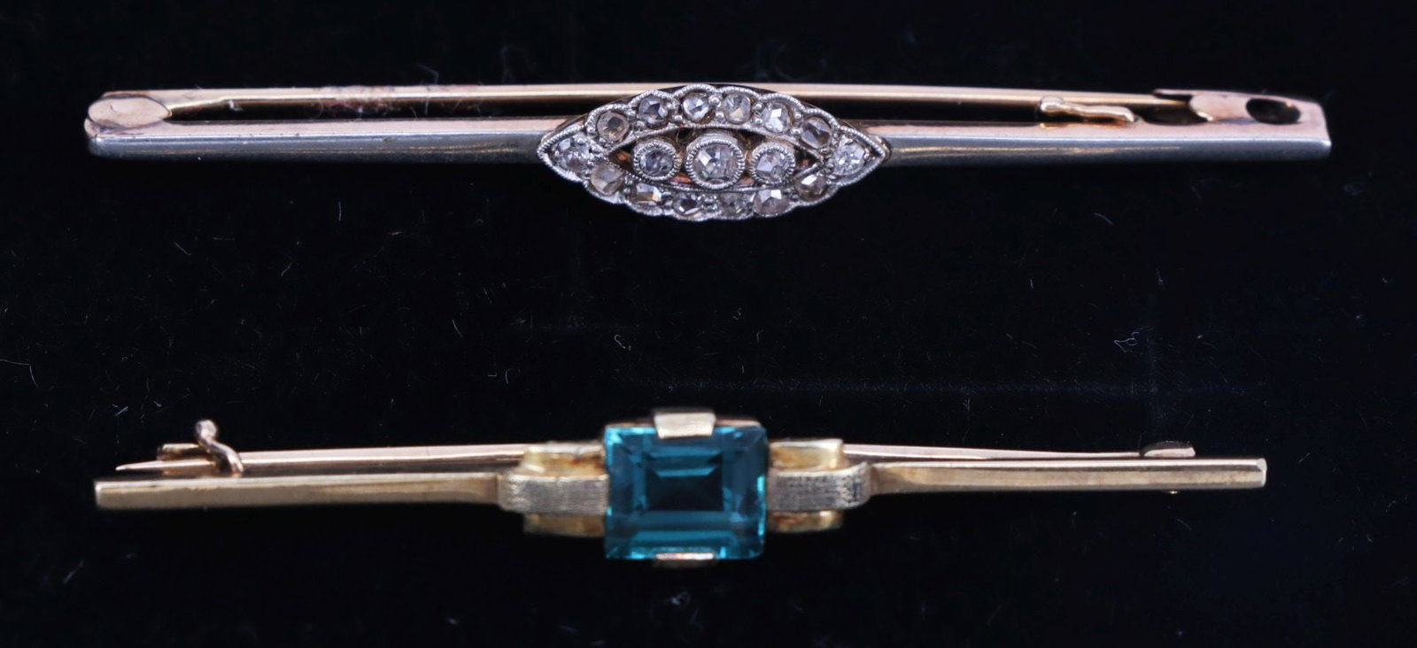 2 brooches, 585 silver (1 tested), 6.5 g, diamonds - 2