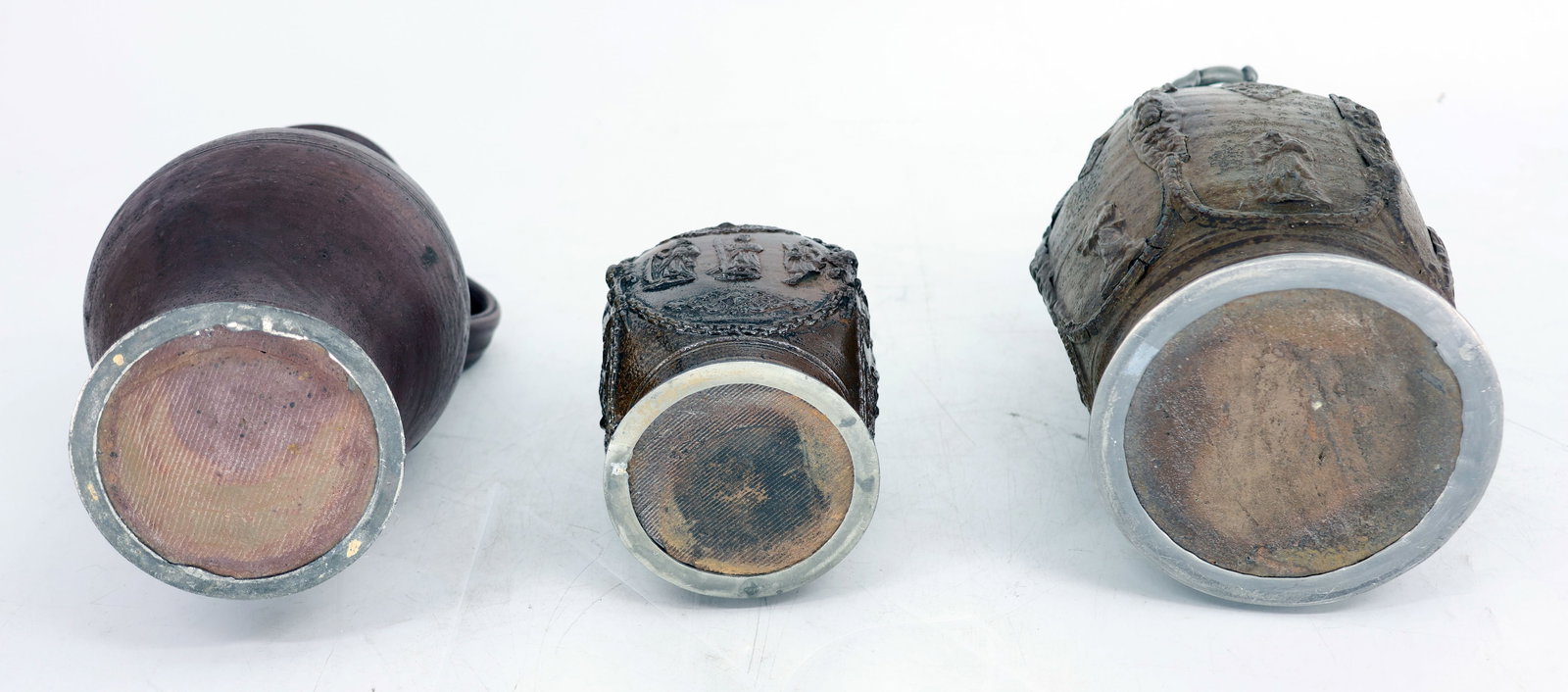 3 items, dark clay, signs of age: Creussen, c. 1700, - 9