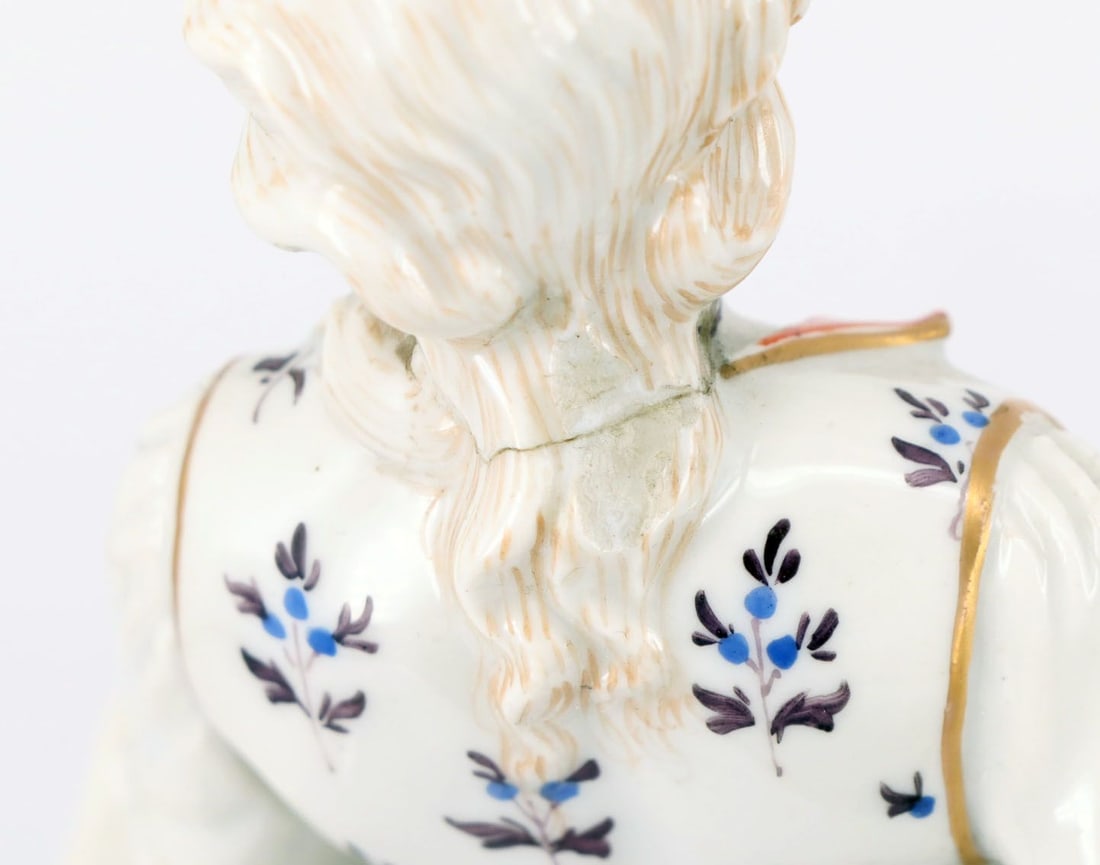 3 porcelain figurines, some chipped and restored - 7