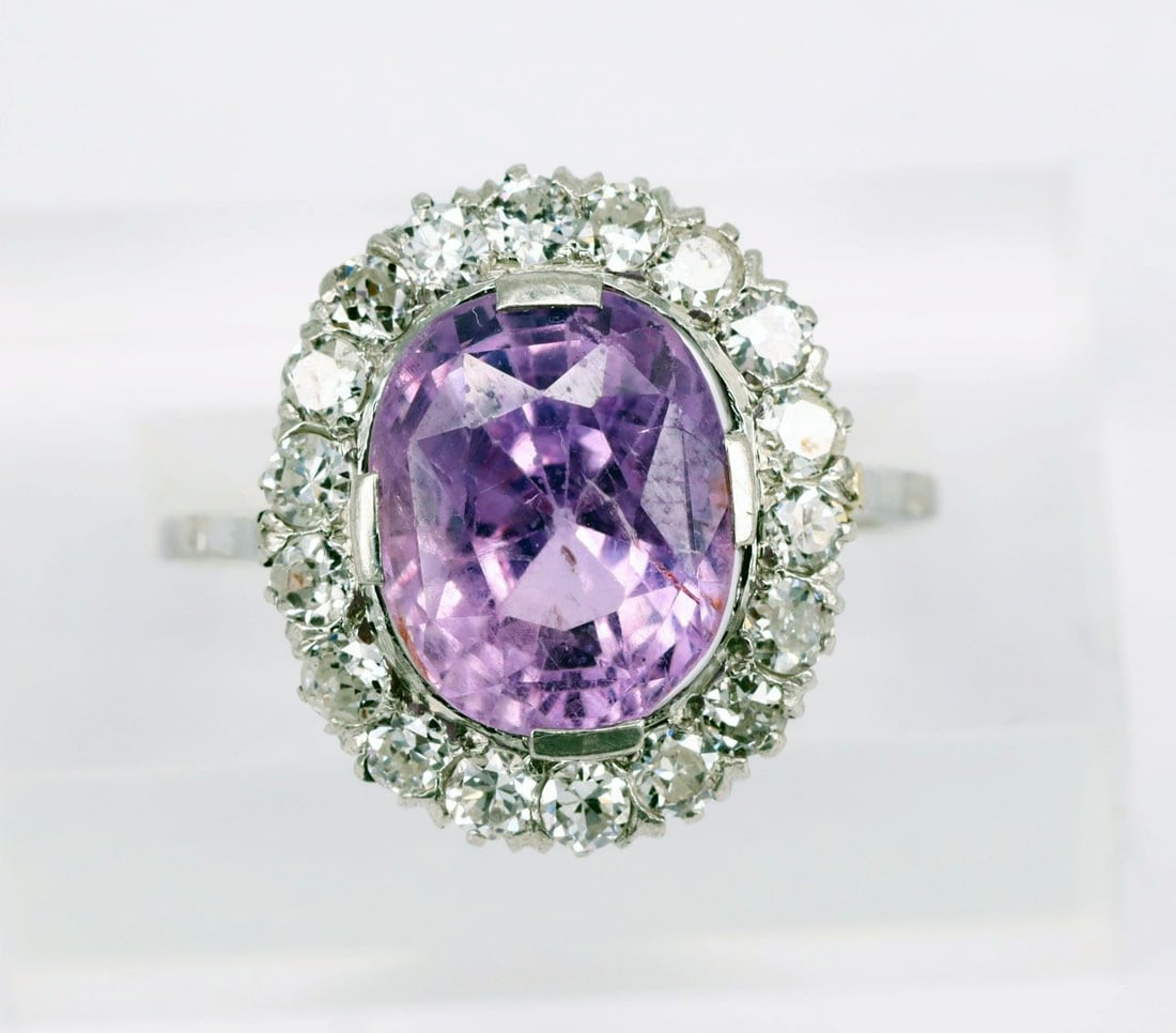Ring, platinum, 6.15 g. Featuring a pink stone, - 3