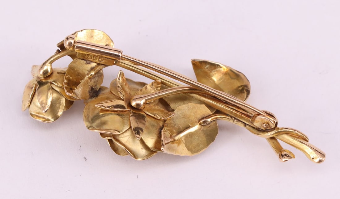 Brooch, 585 gold, 11.97 g. Designed as a rose branch - 4