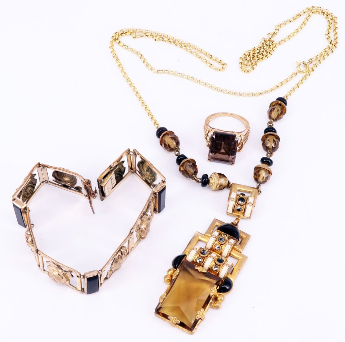 Ring, 333 gold, 4.71 g, RG54, plus vintage jewellery: Ring, 333 gold, 4.71 g, RG54, plus matching vintage costume jewellery with enamel, necklace length 70 cm, pendant 7 cm, and bracelet, length 18.5 cm Ring, 333er Gold, 4,71 g, RG54, dazu passend alter 