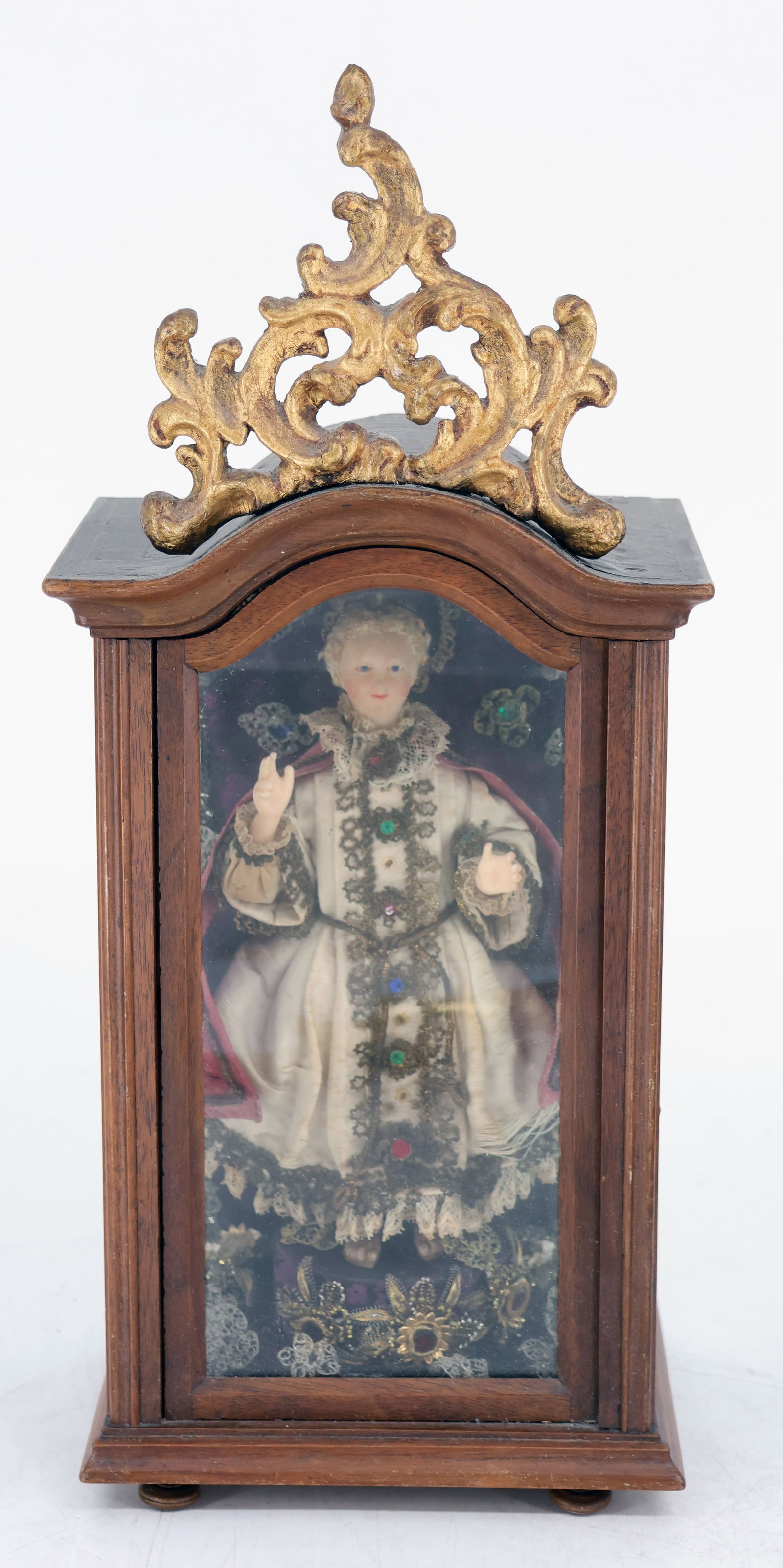 Assorted sacred objects: shrine with Jesus etc. - 5