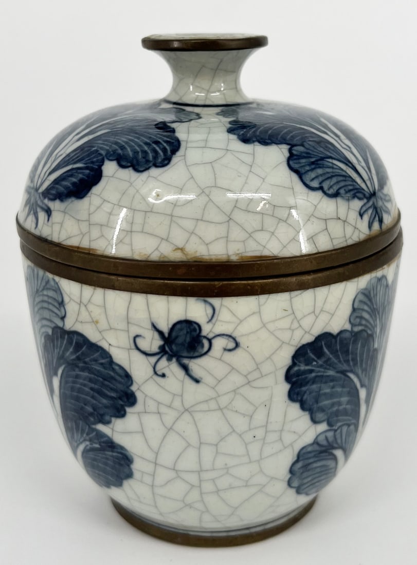Chinese lidded vessel - 4